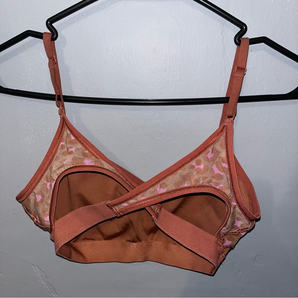 REVERSIBLE AE Sports Bra (no tags looks medium & STRETCHYYY)